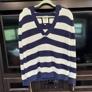 Blue and White hooded V-Neck Sweater
